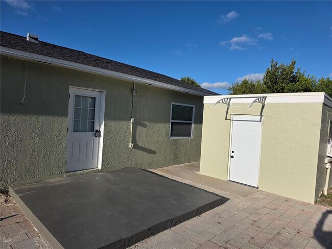 Building Photo - 430 80th Way