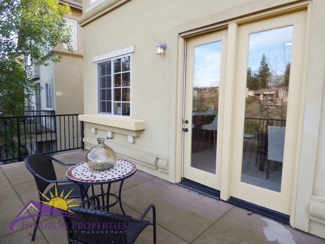 Building Photo - Modern Three-story 5 Bed 3.5 Bath 2,601 sqft Fair Oaks Home