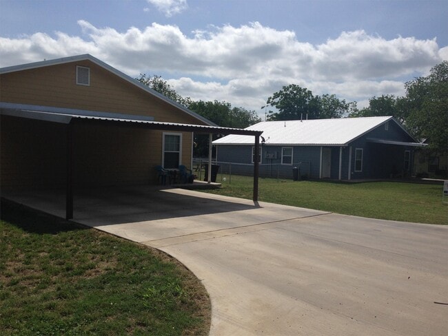 Building Photo - 306 N Cleburne Whitney Rd