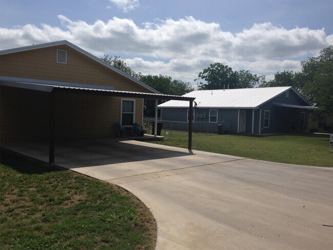 Building Photo - 308 N Cleburne Whitney Rd