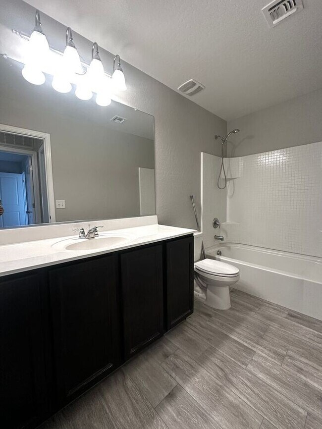 Building Photo - Mission Royal Resort Living Community! 5bd 3ba! Golf Course & Water Park!