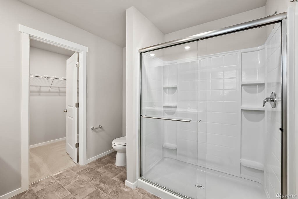 Large walk-in shower - 5746 Waverly Rd SW