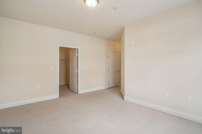 Building Photo - 12824 Clarksburg Square Rd