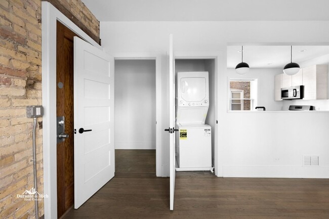 Building Photo - Recently Renovated Gorgeous Avondale Gem