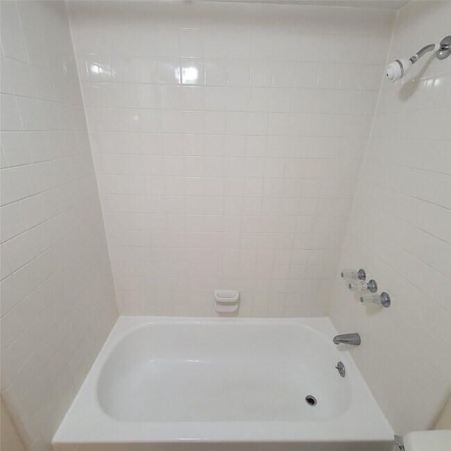 Building Photo - 1223 Augusta Dr