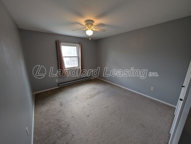 Building Photo - Spacious Elyria Split-Level Near LCCC with Fireplace & Fenced Yard