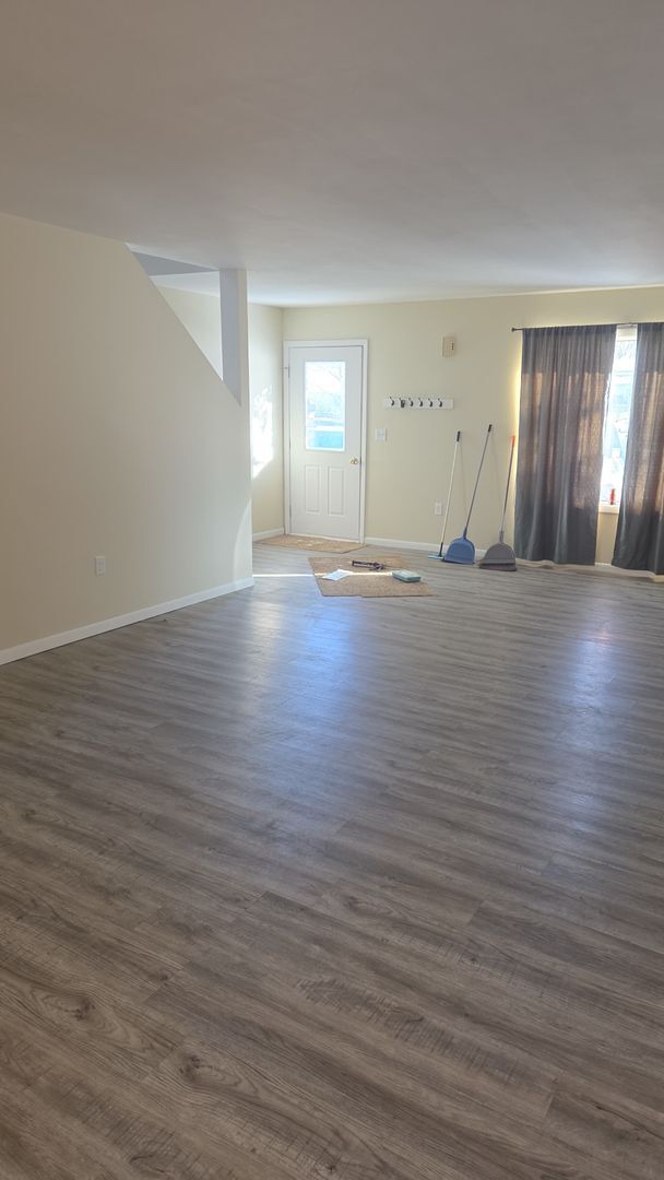 Building Photo - 4 bed 1 bath