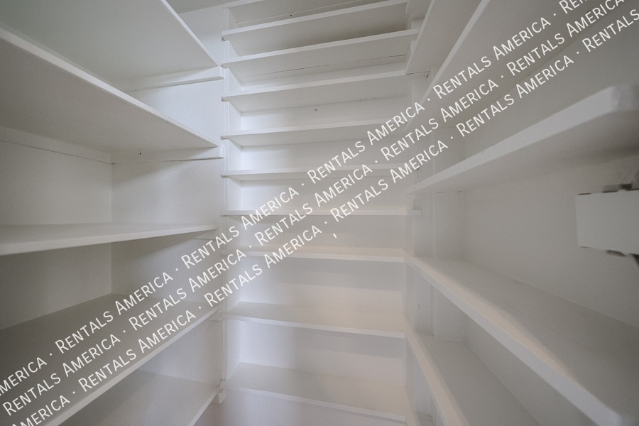 Building Photo - 532 E Stonebridge Dr