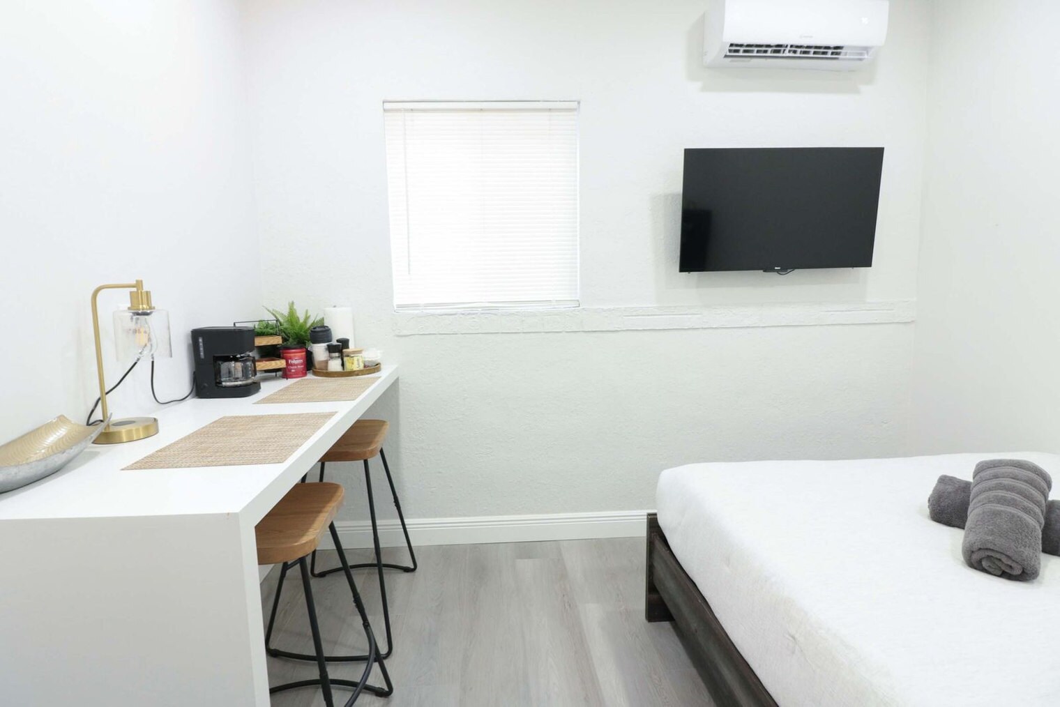 Building Photo - 2227 Cody St