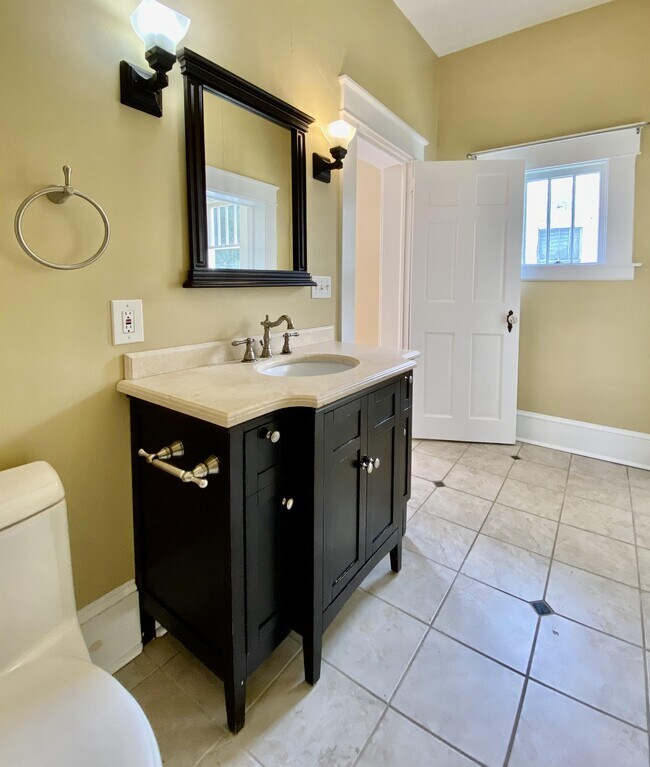 Building Photo - 1105 Virginia Ave