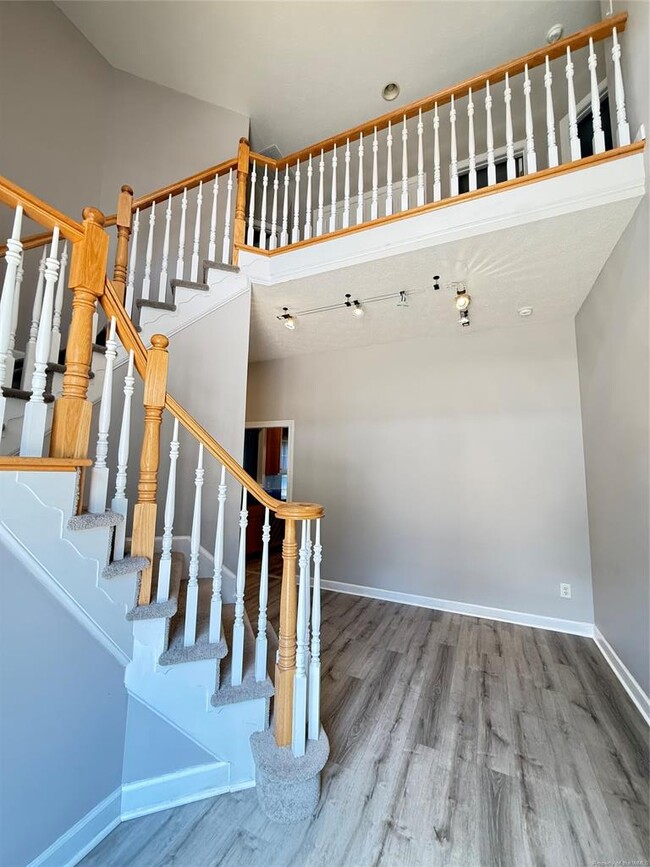 Building Photo - 115 Sheldon Ct