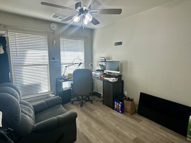 Building Photo - 4/2/2 in Frenship ISD!