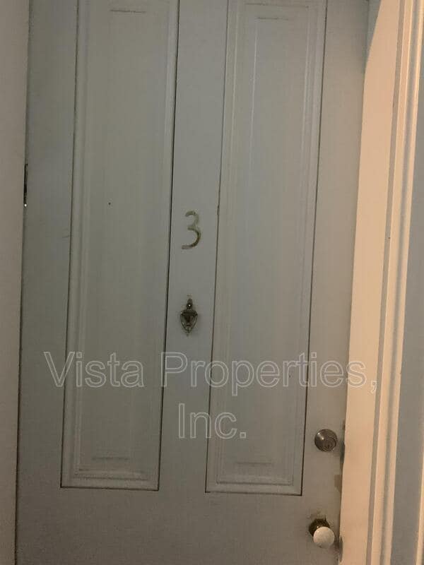 Building Photo - 514 W Oak St