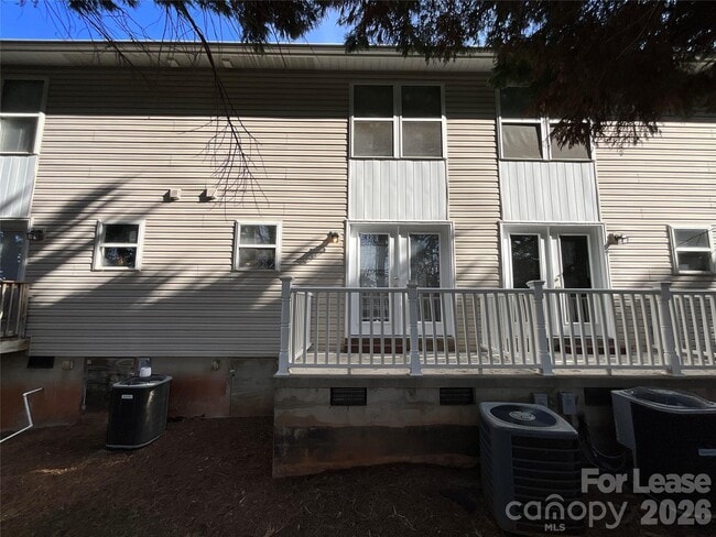 Building Photo - 206 W 15th St