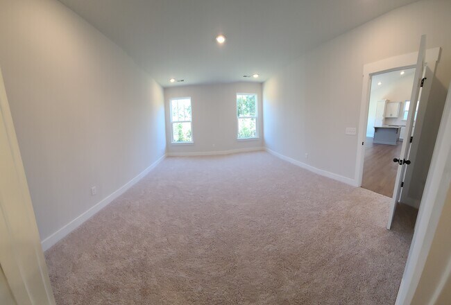 Building Photo - 726 Judah Dr