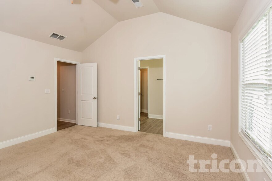 Building Photo - 751 Ireland Ln