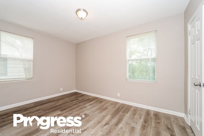 Building Photo - 2331 Westbrook Cir N
