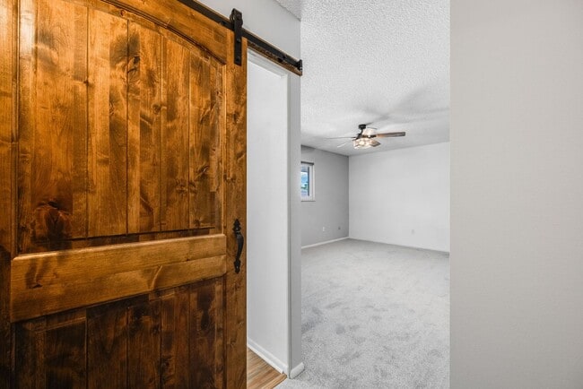 Building Photo - Updated 2BD Townhome | Private Patio | Community Amen
