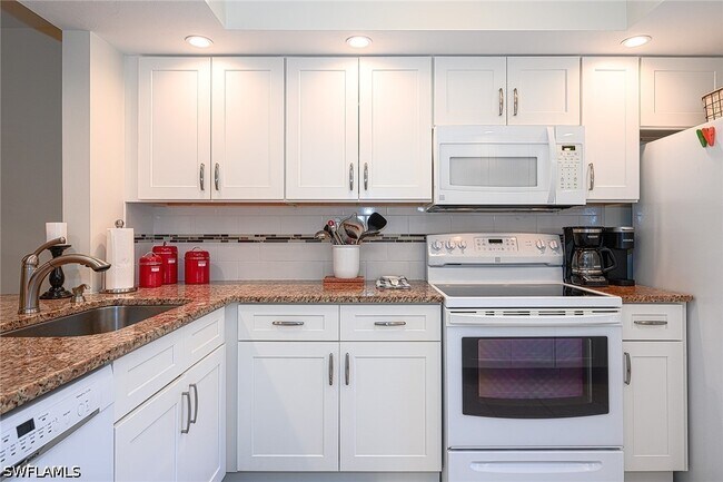 Building Photo - 135 Cypress Way E