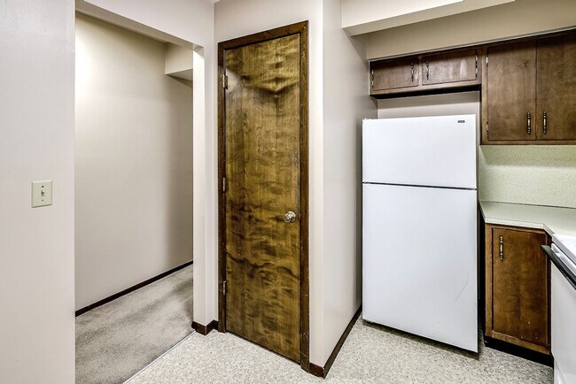 Building Photo - PRE-LEASING 1-Bed and 1-Bath Apartment Available!