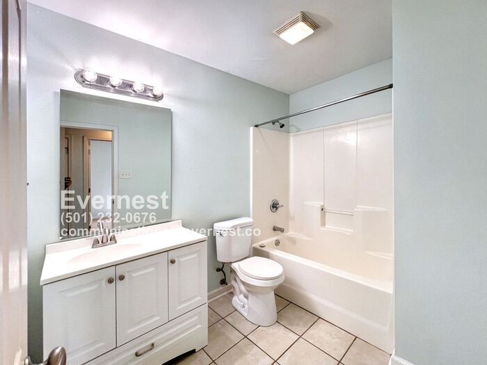 Building Photo - 18 Deer Run Dr