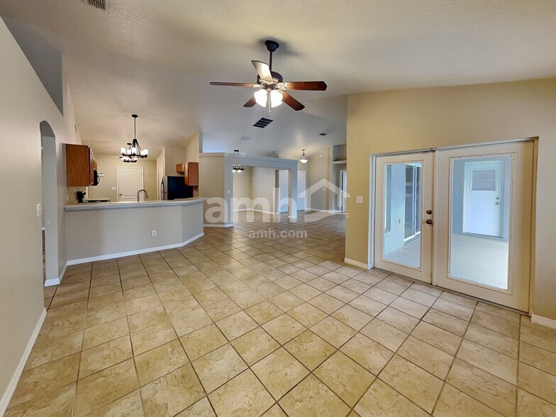 Building Photo - 10222 Summer Elm Ave