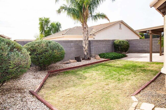 Building Photo - San Tan Ranch Beauty