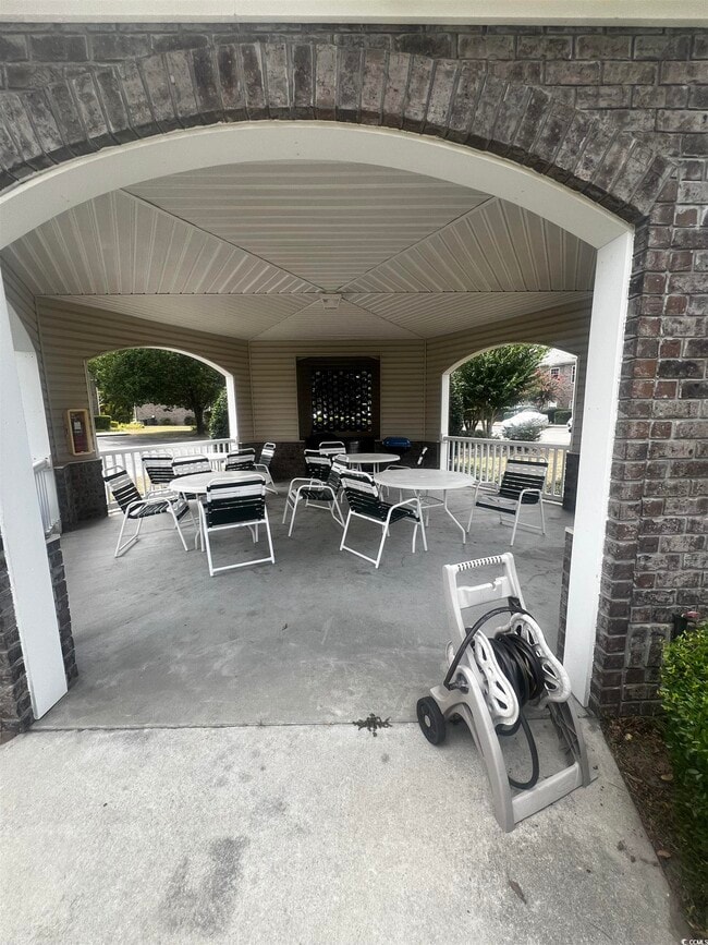 Building Photo - 595 Willow Green Dr