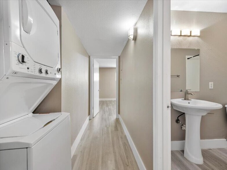 Hallway - 2303 East Side Dr