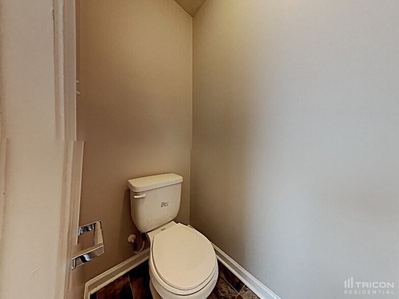 Building Photo - 117 Vermillian Dr