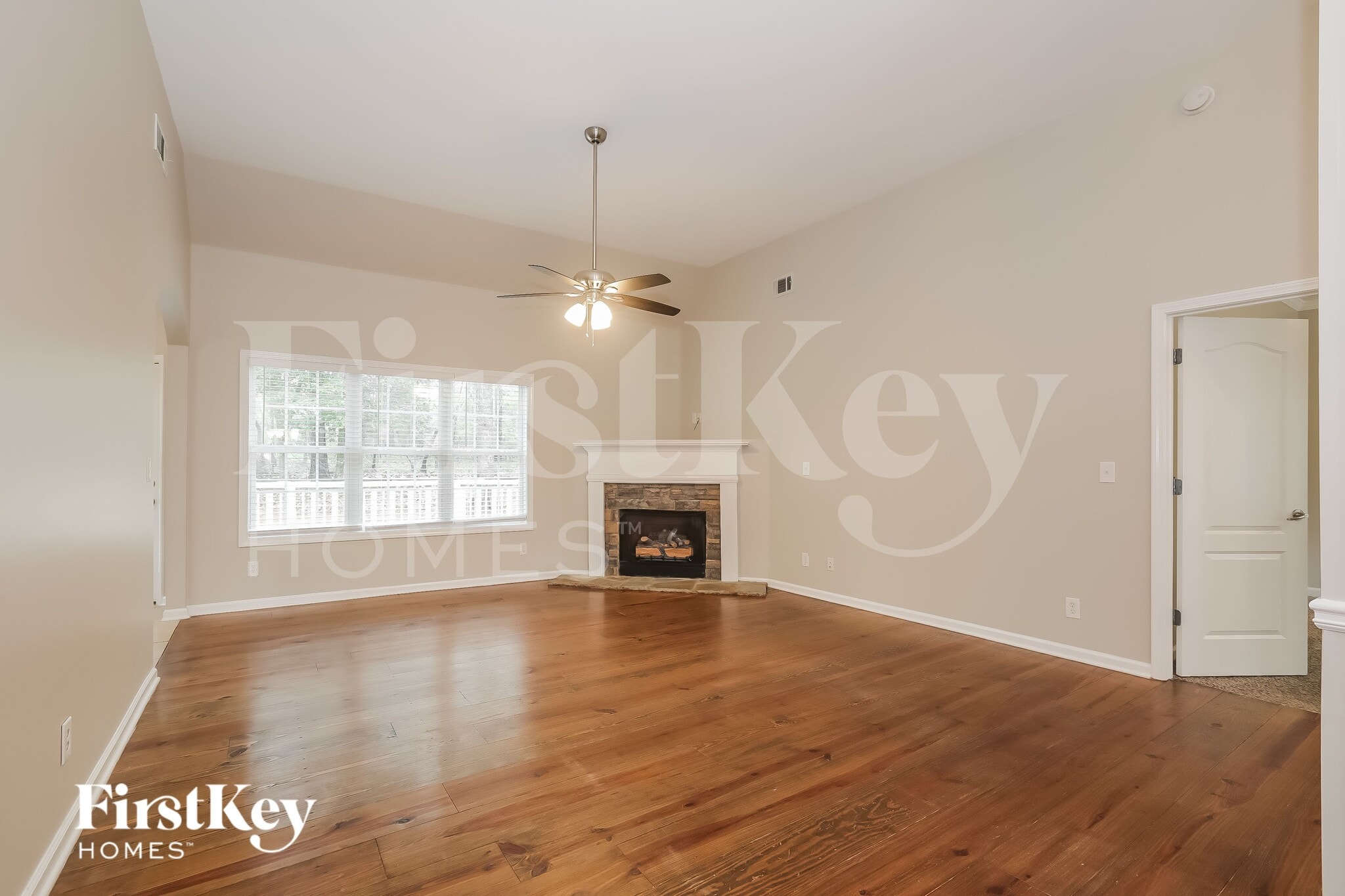 Building Photo - 2570 Serenity St