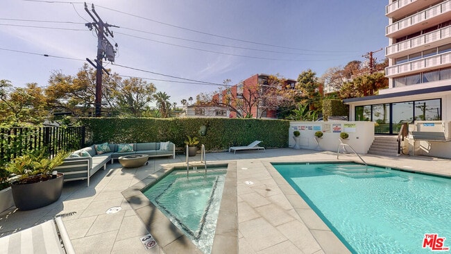 Building Photo - 8787 Shoreham Dr