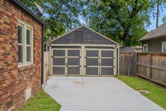 Building Photo - 4103 S Madison Pl
