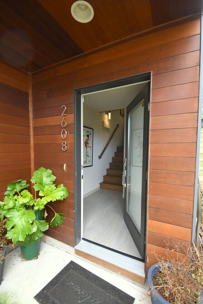 Building Photo - 3bd/3.5ba Seattle Townhome