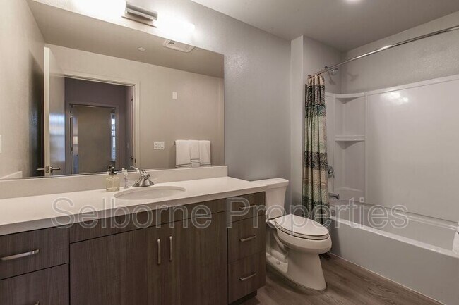 Building Photo - 5239 Claremont Ave