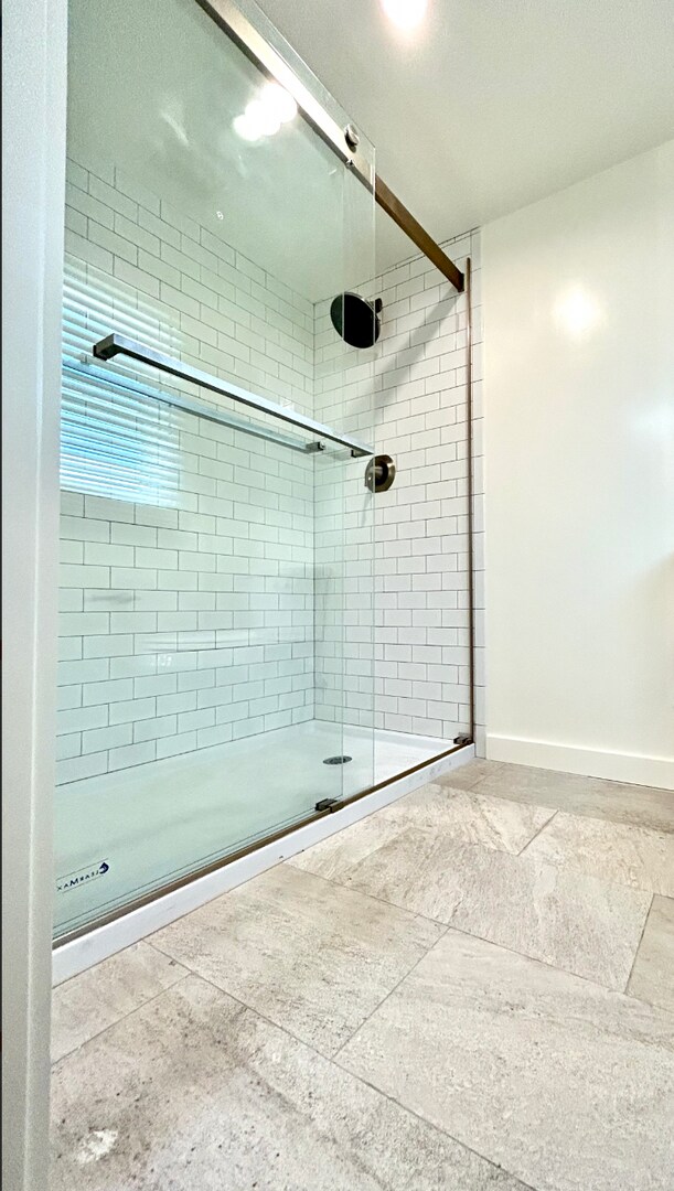 Building Photo - 3 Bed/1 Bath - Downtown Santa Barbara