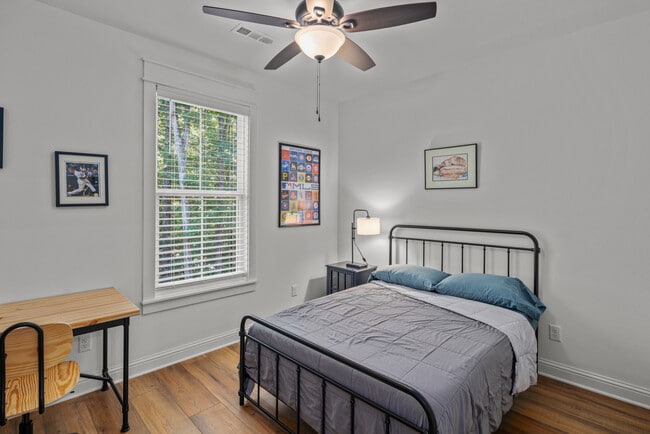 Building Photo - 27 Duxford Cir