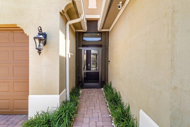 Building Photo - 11856 Leon Cir N