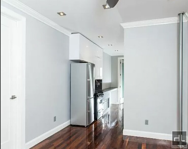 Building Photo - Amsterdam Ave