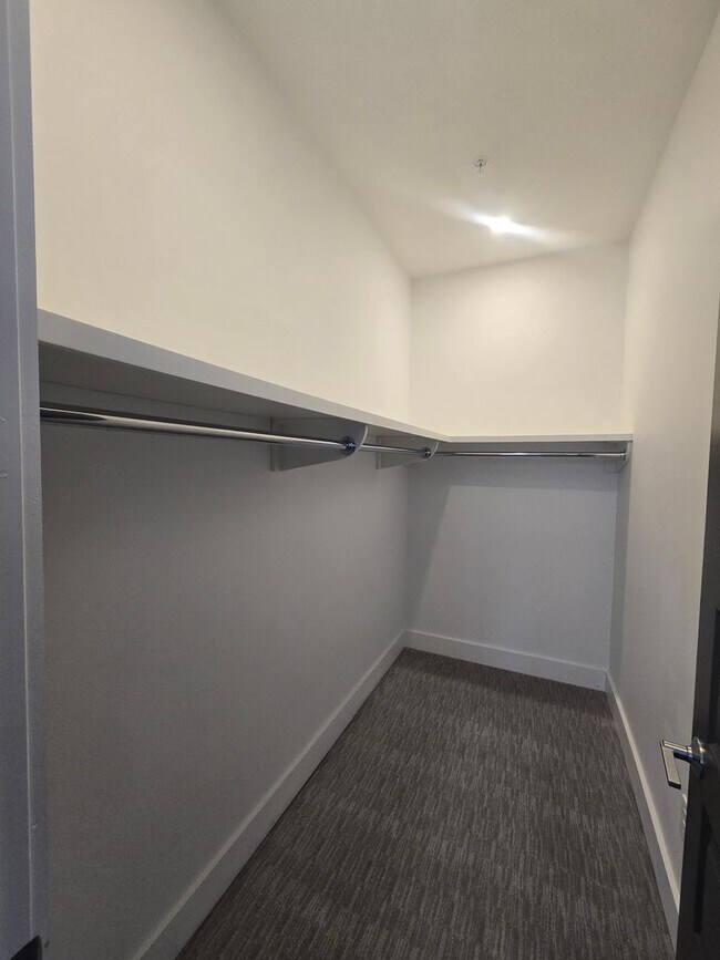 Building Photo - 1815 Main St