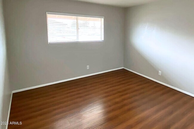 Building Photo - 208 S Doran