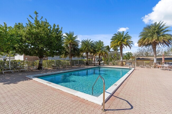 Building Photo - 1009 N Ocean Blvd