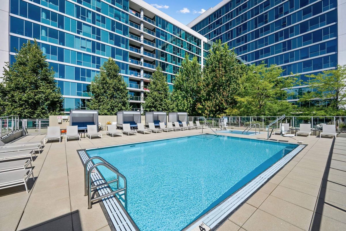 Building Photo - 3740 N Halsted St