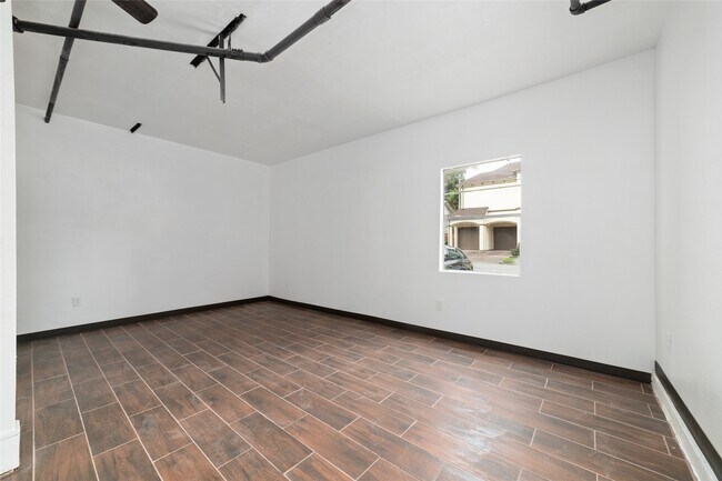 Building Photo - 3705 Mandell St