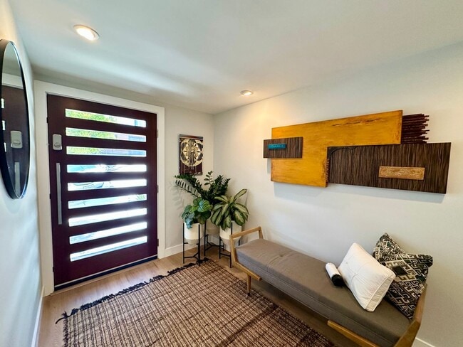 Building Photo - Modern & Bright 3BR/2BA Single-Family Home...