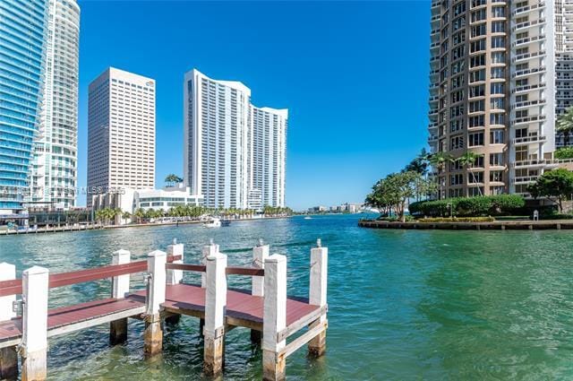 Building Photo - 495 Brickell Ave