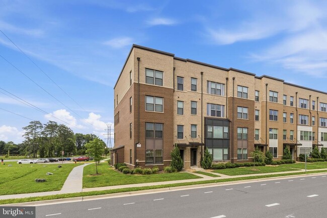 Building Photo - 238 Van Buren St