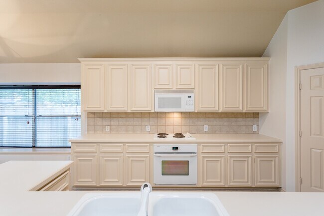 Building Photo - 4839 Taylor Lake Ct