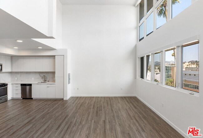 Building Photo - 5750 Hollywood Blvd