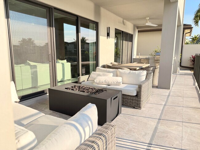 Building Photo - 17299 Pagoda Palms Dr